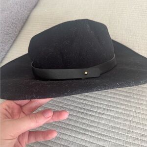 Black Wide-Brimmed Hat
